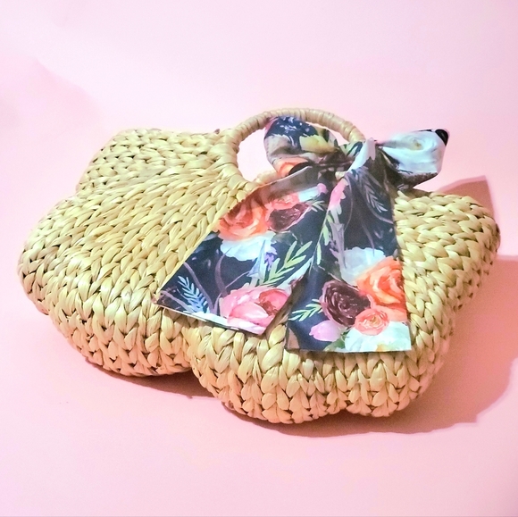 Shell Shaped Straw Handbag - Picture 3 of 7